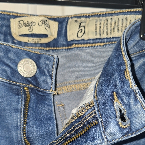 Distressed Cropped Jeans - Picture 11 of 16